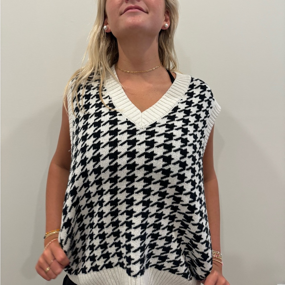HOLLISTER PATTERNED OVERSIZE SWEATER VEST